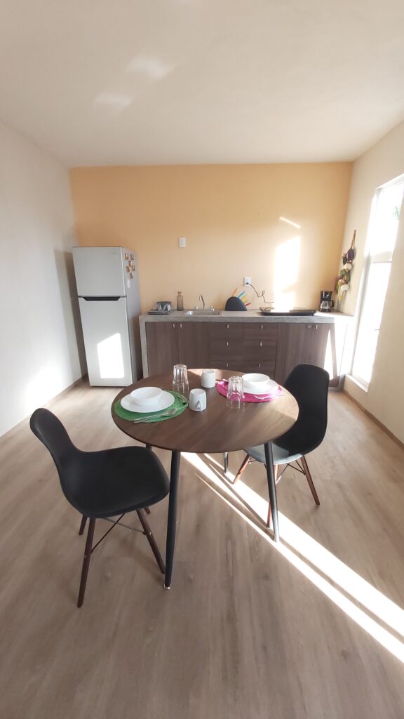 Estancia con comedor y cocina