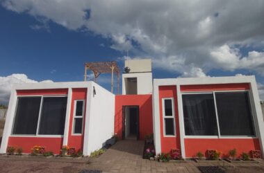 Fachada de entrada a Homsite