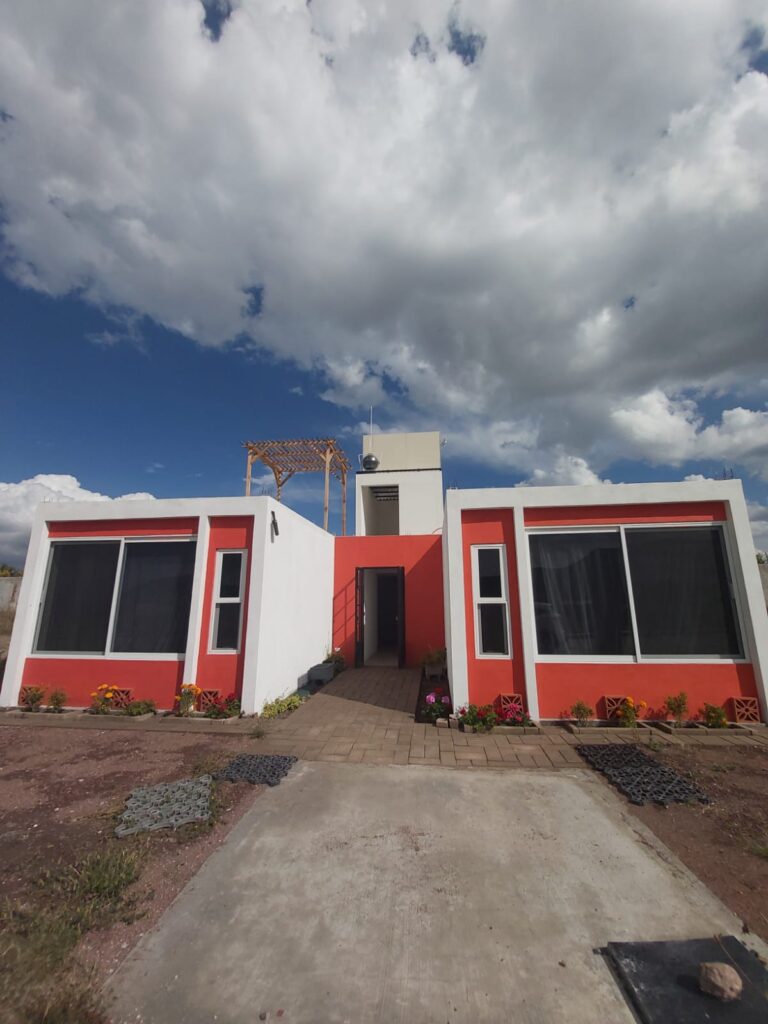 Fachada de entrada a Homsite